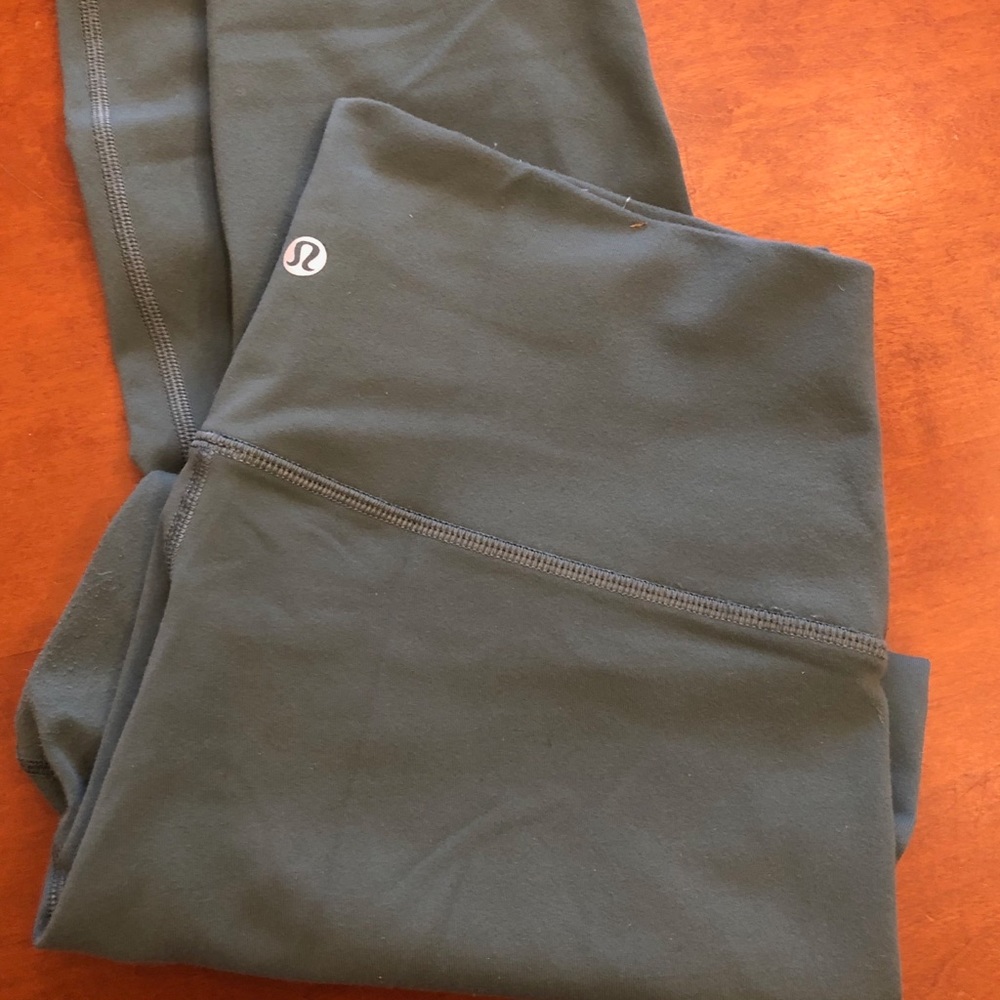 LuluLemon wunder under 25” size 10